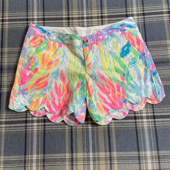 Lilly Pulitzer The Buttercup Short in Sparkling Sands - Picture 3 of 9